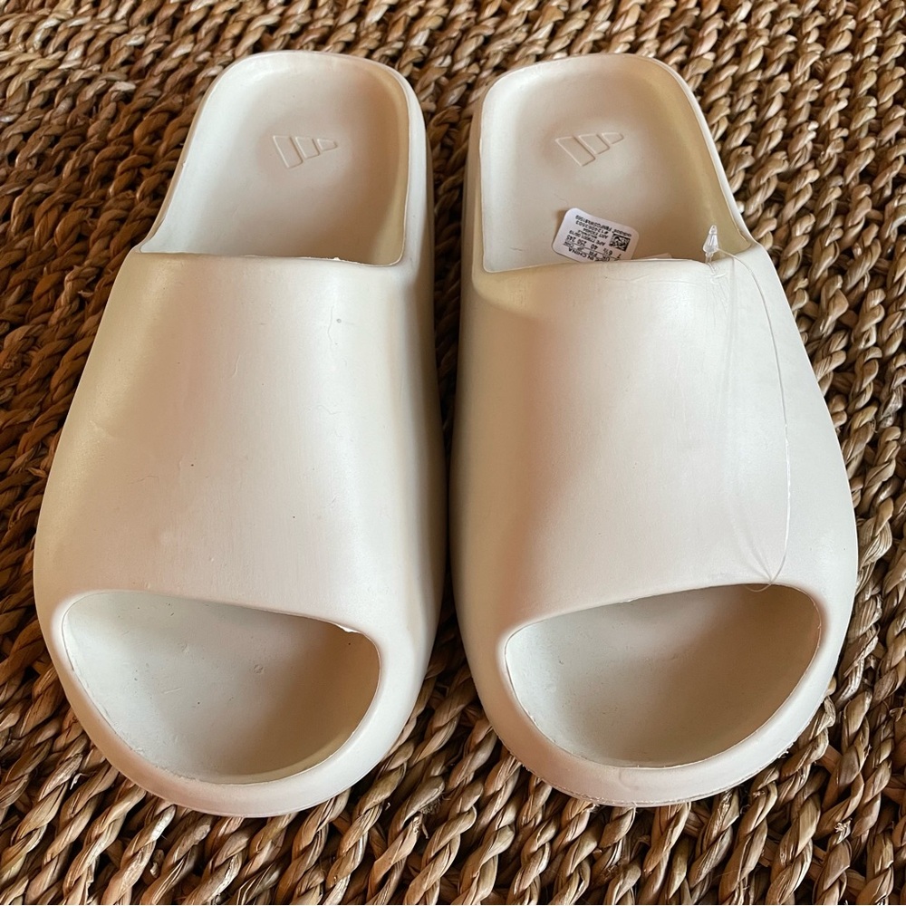 Adidas Yeezy Slide Sandals size 7 Pure